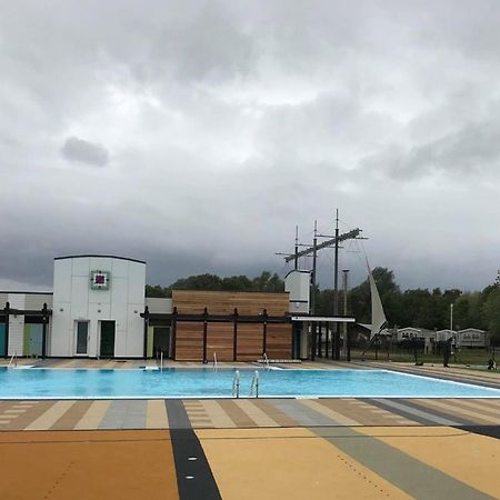 Muscovy Lodge With Hot Tub At Tattershall Lakes Country Park Exterior photo