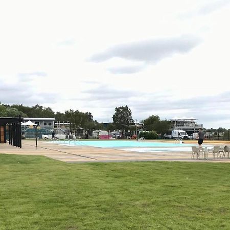 Muscovy Lodge With Hot Tub At Tattershall Lakes Country Park Exterior photo