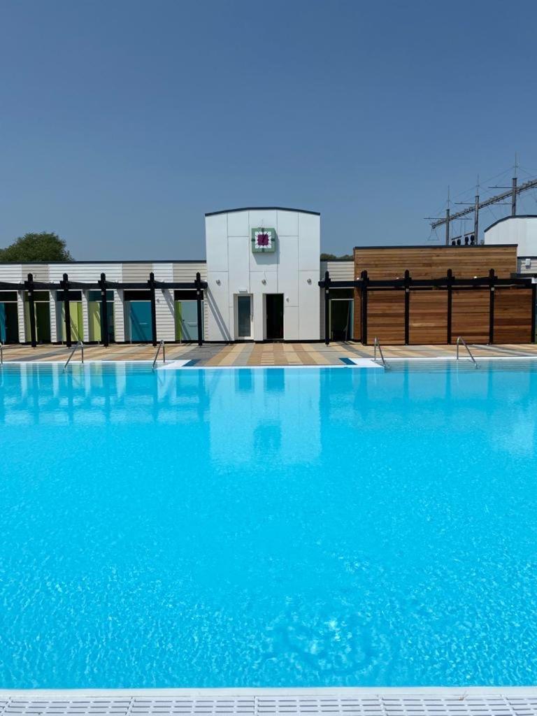 Muscovy Lodge With Hot Tub At Tattershall Lakes Country Park Exterior photo