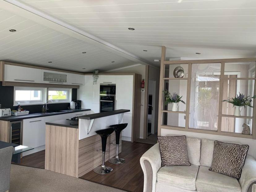 Muscovy Lodge With Hot Tub At Tattershall Lakes Country Park Exterior photo