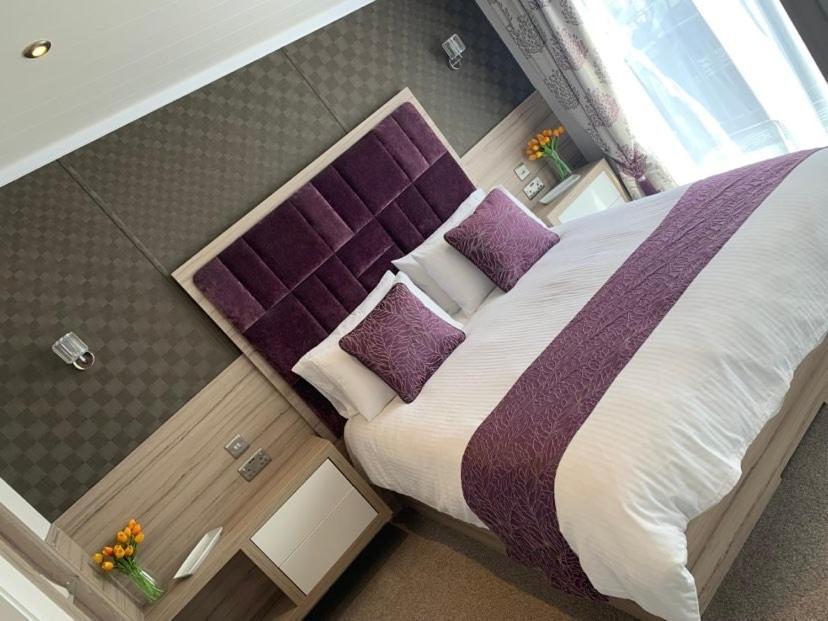 Muscovy Lodge With Hot Tub At Tattershall Lakes Country Park Exterior photo