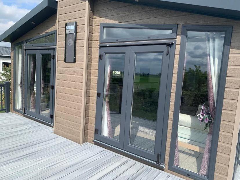 Muscovy Lodge With Hot Tub At Tattershall Lakes Country Park Exterior photo